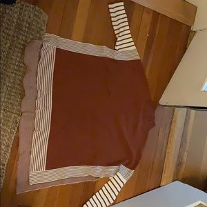 Rust “swing sweater” with slit sides